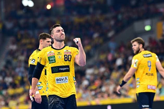 Jannik Kohlbacher 80 Rhein Neckar Löwen clenches his fist and looks upwards in a gesture of jubilation Sebastian Heymann 13 Rhein Neckar Löwen and Steven Plucnar Jacobsen 9 Rhein Neckar Löwen can be seen in the background Jannik Kohlbacher 80 Rhein Neckar Löwen celebrates after scoring a goal Copyright: xMichaelxGelhardtx