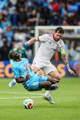 Fußball, Testspiel, DR Kongo - Dänemark Congolese Yoane Wissa and Danish captain Pierre-Emile Hojbjerg fight for the ball during a friendly soccer game between the national teams of DR Congo and Denmark, Wednesday 03 June 2026 in Liege, in preparation of the upcoming the 2026 World Cup. BRUNOxFAHY  x175850943x