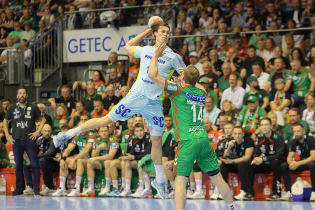 03 06 2026, xtgx, Handball, Daikin HBL, SC Magdeburg VfL Gummersbach v l Miro Schluroff Gummersbach, 15 Omar Ingi Magnusson Magdeburg, 14 throws goal, goal scorer, scores goal, scores the goal Magdeburg
