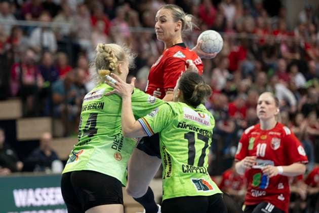 Handball Bundesliga Frauen,HBF, Saison 2025 2026 Relegation SV Union Halle Neustadt vs Spreefüchse Berlin Halle, Germany 03 June 2026 In the picture from left in duel Jonna Schaube Berlin , Lea Gruber Halle and Angela Cappellaro Berlin Halle Saale SWH Arena Sachsen Anhalt Germany
