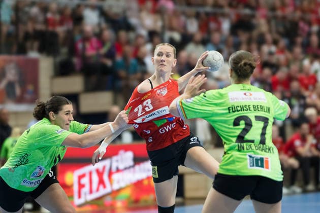 Lucy Gündel Berlin, 11 , Marie Polakova Halle, 23 , Nomi in de Braekt Berlin, 27 , SV Union Halle Neustadt vs Füchse Berlin, Spreefüxxe, Handball Bundesliga Frauen, Relegation, First leg, Season 2025 26, 03 06 2026 Halle SWH Arena Sachsen Anhalt Germany