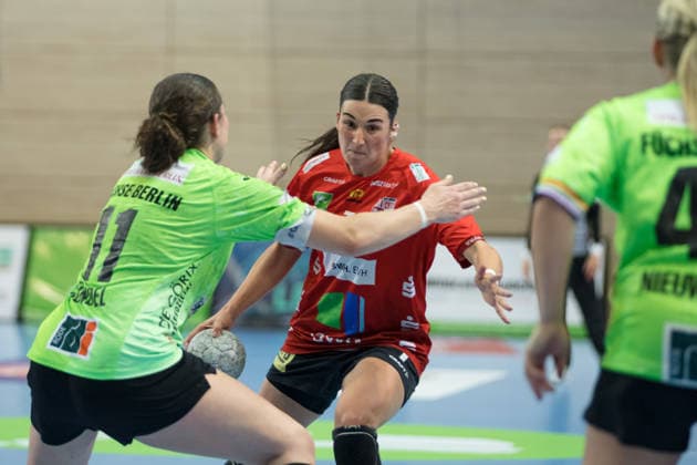 Lucy Gündel Berlin, 11 , Engelina Alida Corona Molenaar Halle, 7 , SV Union Halle Neustadt vs Füchse Berlin, Spreefüxxe, Handball Bundesliga Frauen, Relegation, First leg, Season 2025 26, 03 06 2026 Halle SWH Arena Sachsen Anhalt Germany
