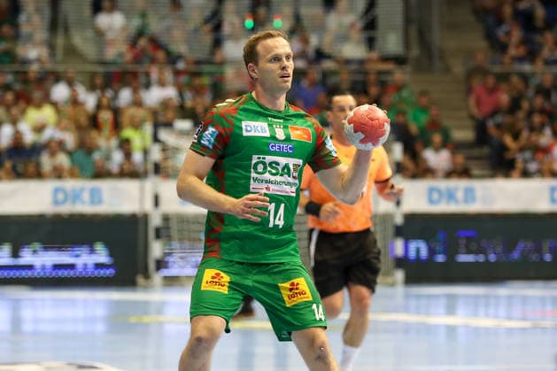 03 06 2026, xgox, Handball Daikin HBL SC Magdeburg VfL Gummersbach emspor, v l Omar Ingi Magnusson Magdeburg, 14 on the ball, plays the ball Magdeburg