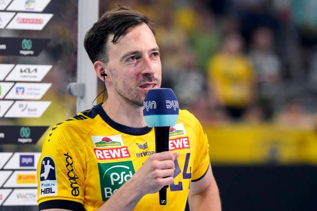 Patrick Groetzki RNL, 24 , single picture, single photo, action, action, with microphone during interview with DYN, TV, television, 03 06 2026, Mannheim Germany , Handball, Bundesliga, Rhein Neckar Löwen TSV Hannover Burgdorf xozx