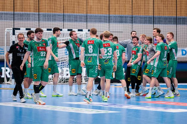 The GWD Minden team cheers after the end of the match about the 34 30 victory GER, GWD Minden vs THW Kiel, Handball, 1 Bundesliga, Matchday 33, Season 2025 2026, 03 06 2026 GER, GWD Minden vs THW Kiel, Handball, 1 Bundesliga, Matchday 33, Season 2025 2026, 03 06 2026 Minden Copyright: xEibner-Pressefoto JanxRollingerx EP_JSK