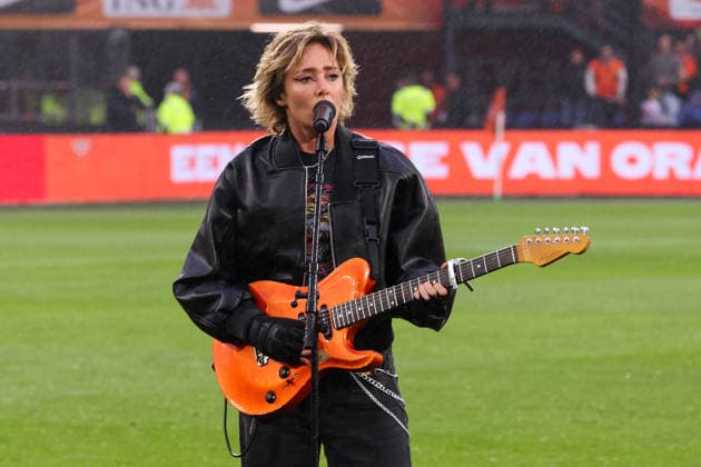 Fußball, Testspiel, Niederlande - Algerien #2 2026-06-03 Netherlands v Algeria - Friendly international football match ROTTERDAM, NETHERLANDS - JUNE 3: Singer Sera de Bruin sings the national anthem during the Friendly international football match match between Netherlands and Algeria at Stadion Feijenoord on June 3, 2026 in Rotterdam, Netherlands. Rotterdam Stadion Feijenoord Netherlands Content not available for redistribution in The Netherlands directly or indirectly through any third parties. Copyright: xHansxvanxderxValkx
