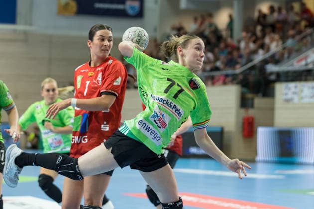 Engelina Alida Corona Molenaar Halle, 7 , Leoni Baßiner Berlin, 77 , SV Union Halle Neustadt vs Füchse Berlin, Spreefüxxe, Handball Bundesliga Frauen, Relegation, First leg, Season 2025 26, 03 06 2026 Halle SWH Arena Sachsen Anhalt Germany