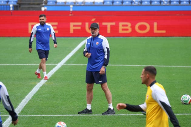 Fußball, FIFA WM 2026, Nationalteam Spanien, Training Spain - Official training session of the Iraqi team - 03 06 2026 SPAIN, LA CORUNA, JUNE 03: Graham Arnold Head Coach of Iraq during the official training session of the Iraqi team the day before the FIFA friendly football match between Spain and Iraq at Riazor Stadium on June 03, 2026 in La Coruna, Spain. Photo by Manuel Blondeau AOP.Press La Coruna Estadio Riazor Galicia Spain Copyright: x ManuelxBlondeau AOP.Pressx AOP20260603-00023