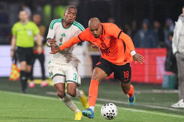Fußball, Testspiel, Niederlande - Algerien #3 2026-06-03 Netherlands v Algeria - Friendly international football match ROTTERDAM, NETHERLANDS - JUNE 3: Donyell Malen of Netherlands is challenged by Achraf Abada of Algeria during the Friendly international football match match between Netherlands and Algeria at Stadion Feijenoord on June 3, 2026 in Rotterdam, Netherlands. Rotterdam Stadion Feijenoord Netherlands Content not available for redistribution in The Netherlands directly or indirectly through any third parties. Copyright: xHansxvanxderxValkx