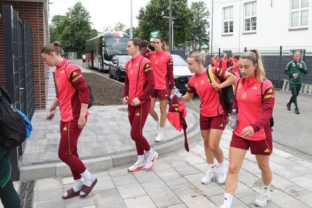 DFB U23 womens national team Germany training, 03 06 26 Arrival of the team at the stadium Football, DFB U23 womens national team Germany trains on 03 06 26 at Alfred Kunze Sportpark Leipzig Leutzsch Copyright: xBEAUTIFULxSPORTS JanxKaeferx
