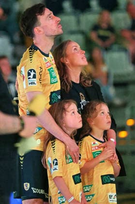 Farewell to Patrick Groetzki Rhein Neckar Loewen, 24 with tribute together with wife and family GER, Rhein Neckar Loewen vs TSV Hannover Burgdorf, Handball, 1 Bundesliga, Season 2025 2026, 03 05 2026 GER, Rhein Neckar Loewen vs TSV Hannover Burgdorf, 1 Bundesliga, Season 2025 2026, 03 05 2026 Mannheim Copyright: xEibner-Pressefoto JoergxHirschx EP_JHH