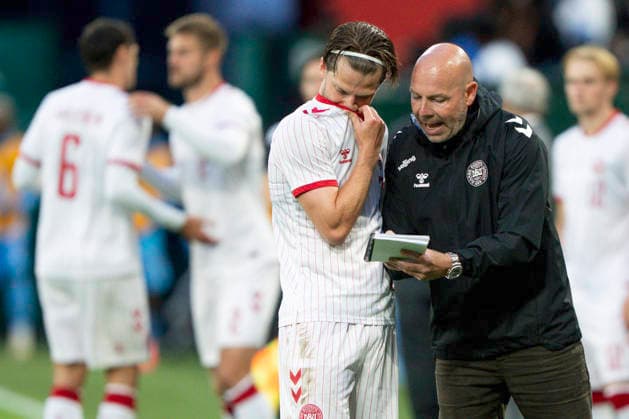 National Team Test Match DR Congo Denmark Denmark s national coach Brian Riemer and Mathias Jensen during the national team test match between Denmark and DR Congo at Maurice Dufrasne Stadium in Liege, Belgium on Wednesday, June 3, 2026 Photo Bo Amstrup Ritzau Scanpix , Liege Belgium Mors  Copyright: BoxAmrstrupx xRitzauxScanpix BoxAmstrupx spdk20260603-224556-L