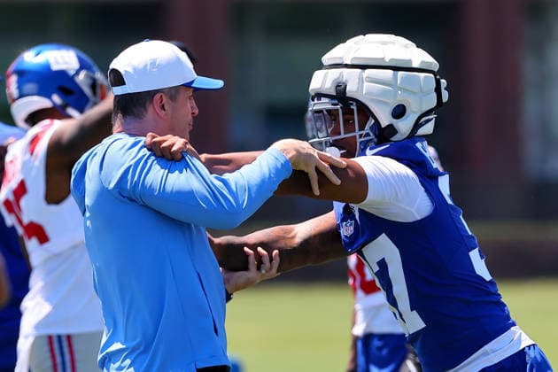 EAST RUTHERFORD, NJ- JUNE 03: John Harbaugh head coach of the New York Giants works with Damon Bankston 37 during OTA Practice on June 3, 2026 at Quest Diagnostic Center in East Rutherford, New Jersey. (Photo by Rich Graessle Icon Sportswire) NFL, American Football Herren, USA JUN 03 New York Giants OTA EDITORIAL USE ONLY Icon26060326516