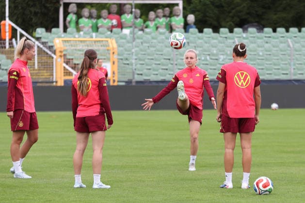DFB U23 womens national team training Germany, 03 06 26 Vanessa Diehm 4, Germany U23, TSG Hoffenheim on the ball Football, DFB U23 womens national team Germany trains on 03 06 26 at Alfred Kunze Sportpark Leipzig Leutzsch Copyright: xBEAUTIFULxSPORTS JanxKaeferx