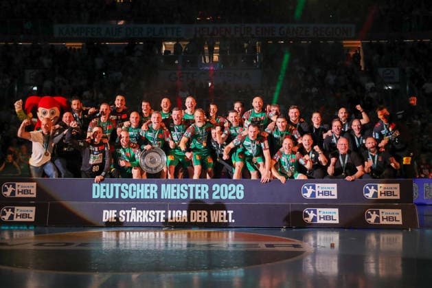 03 06 2026, xgox, Handball Daikin HBL SC Magdeburg VfL Gummersbach emspor, v l Magdeburg cheers for German championship, championship trophy, award ceremony, award ceremony, cup Magdeburg