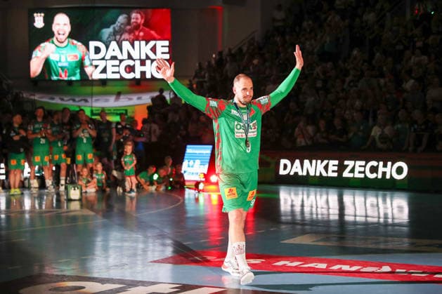 03 06 2026, xgox, Handball Daikin HBL SC Magdeburg VfL Gummersbach emspor, v l Tim Zechel Magdeburg, 9 farewell, farewell Magdeburg