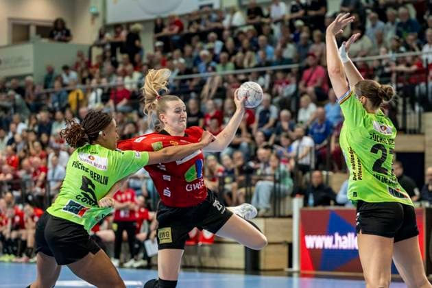 Handball Bundesliga Women,HBF, Season 2025 2026 Relegation SV Union Halle Neustadt vs Spreefüchse Berlin Halle, Germany 03 June 2026 In the picture from left in duel Naomi Conze Berlin ,Cara Reuthal Halle and Nomi in de Braekt Berlin Halle Saale SWH Arena Sachsen Anhalt Germany