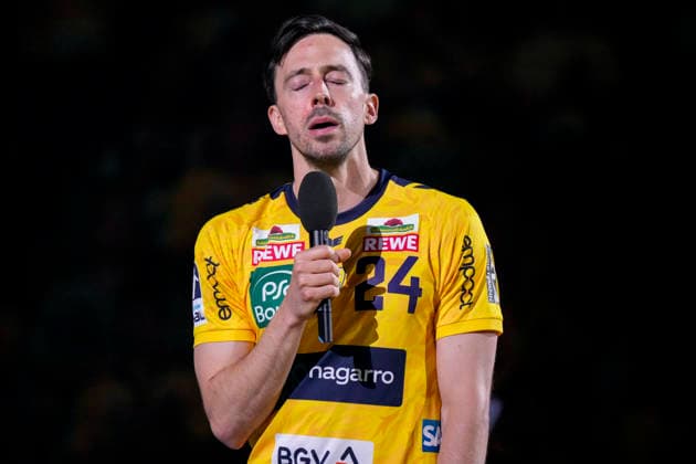 Patrick Groetzki RNL, 24 , player of Rhein Neckar Löwen, single picture, single photo, at his farewell, farewell as an active player from the club, at the end of his career, action, action, gets emotional and is close to tears, 03 06 2026, Mannheim Germany , Handball, Bundesliga, Rhein Neckar Löwen TSV Hannover Burgdorf xozx
