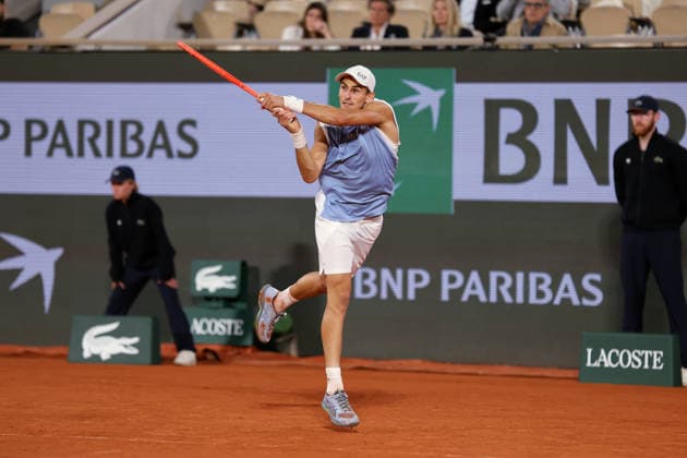 Roland-Garros: Matteo Berrettini retires in the quarter-finals; Matteo Arnaldi (7 5, 5 2, ret.) advances to the semi-finals. Roland-Garros : Matteo Berrettini abandonne en quart de finale, Matteo Arnaldi (7-5, 5-2, ab.) passe en demi-finaleS. Paris,le 3 Juin 2026 Roland-Garros: Matteo Berrettini retires in the quarter-finals; Matteo Arnaldi (7 5, 5 2, ret.) advances to the semi-finals. Paris,June 03 th 2026  Copyright: xDavidxKerx