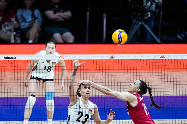 2026 Women s Volleyball Nations League - Day1 Sarah Straube of Germany competes during the 2026 Women s Volleyball Nations League match between Germany and Canada at Videotron Centre in Quebec City, Canada, on June 3, 2026. Quebec City Quebec Canada  Copyright: xYuanxTianx originalFilename:tian-2026wome260603_npQLo.jpg