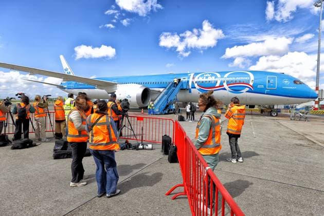SCHIPHOL , 04-06-2026 , Oranje (The Dutch National Football Team) leaves from Amsterdam Schiphol Airport to the USA where it will be one of the 48 countries to play the World Cup 2026. Press attendance Oranje leaves from Amsterdam Schiphol  x204147189x Copyright: