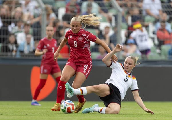 GER, Leipzig, DFB, Soccer, Womens Soccer, international friendly, Germany U23 vs Denmark U23 in the picture from l Mai Wendicke Denmark 09 , Jella Veit Germany U23 05 , Zweikampf 04 06 2026, Alfred Kunze Sportpark Leipzig DFB REGULATIONS PROHIBIT ANY USE OF PHOTOGRAPHS AS IMAGE SEQUENCES AND OR QUASI VIDEO, Copyright: HMBxMedia PaulxFritz