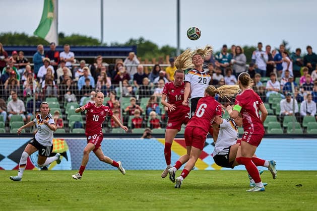 04 06 2026, GER, Womens soccer, International test matches, Friendly match, 2026, Germany U23 Denmark U23 Julia Landenberger 20, Germany U23w , action, with ball, header duel Leipzig Alfred Kunze Sportpark Sachsen Germany