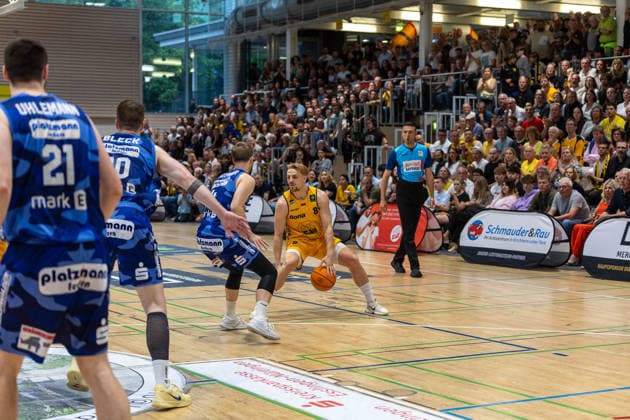 Bjarne Kraushaar Phoenix Hagen, 04 Lucas Mayer Bozic Estriche Knights Kirchheim, 08 GER, Bozic Estriche Knights Kirchheim vs Phoenix Hagen, BARMER 2 Basketball Bundesliga, Playoffs Final Game 1, Season 2025 2026, 04 06 2026 GER, Bozic Estriche Knights Kirchheim vs Phoenix Hagen, BARMER 2 Basketball Bundesliga, Playoffs Final Game 1, Season 2025 2026, 04 06 2026 Kirchheim unter Teck Copyright: xEibner-Pressefoto NinaxSanderx EP_NSR