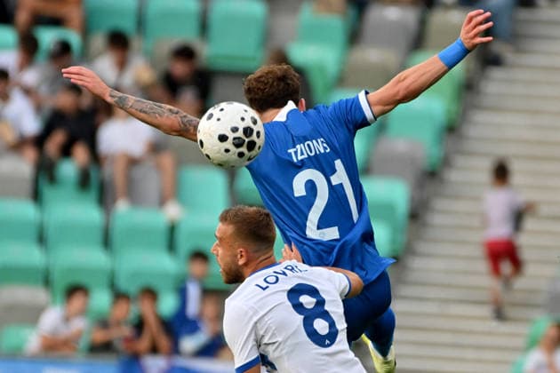 Sport Bilder des Tages LJUBLJANA, SLOVENIA - JUNE 04: Marinos Tzionis of Cyprus (R) in action against Sandi Lovric of Slovenia (L) during the International men?s football Friendly match between Slovenia and Cyprus at Stadium Stozice, Ljubljana on June 04, 2026 in Ljubljana, Slovenia. (Photo by Igor Kupljenik Sports Press Photo). Copyright: xIgorxKupljenikx xSPPx Sportspressphoto_SPR160739