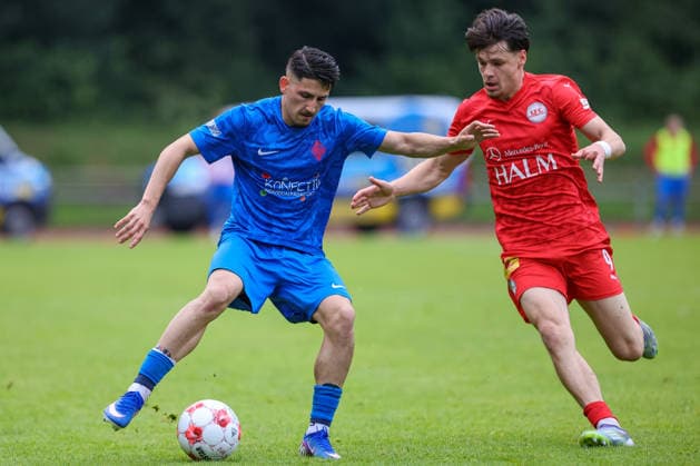 from left Alejandro Kellnar Blumenthaler SV, 26 and Finn Hoffmann 1 FC Germania Egestorf Langreder, 9 in duel, duel, dynamics, action, action, match scene, 03 06 2026, Bremen Germany , Soccer, promotion round Regionalliga Nord, Blumenthaler SV 1 FC Germania Egestorf Langreder xobx
