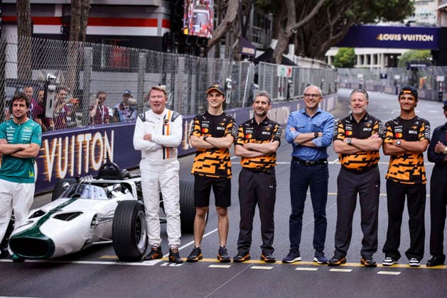 F1 - MONACO GRAND PRIX 2026 McLaren F1 Team 1000th Grand prixs celebration picture Fernando Alonso, Mika Hakkinen, Oscar Piastri, Andrea Stella, Stefano Domenicalli, Zak Brown, Lando Norris, McLaren M2B during the Formula 1 Grand Prix de Canada 2026, 6th round of the 2026 Formula One World Championship, WM, Weltmeisterschaft from June 5 to 7, 2026 on the Circuit de Monaco, in Monte-Carlo, Monaco - Monte-CarloMonaco  Copyright: xXavixBonillax