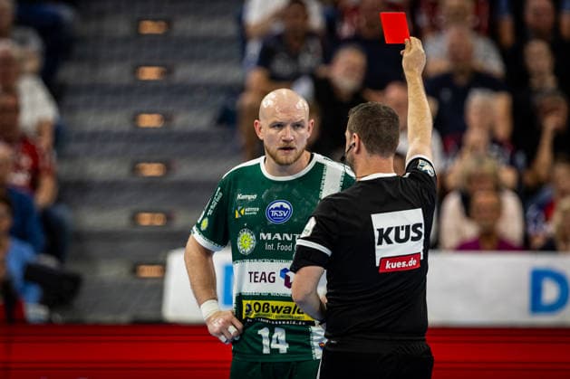 DAIKIN HBL SG Flensburg Handewitt vs ThSV Eisenach 04 06 26 Red card against Peter Walz No 14, ThSV Eisenach DAIKIN HBL SG Flensburg Handewitt vs ThSV Eisenach, GP JOULE Arena on 04 06 26 Copyright: xBEAUTIFULxSPORTS MarioxM.xKobergx