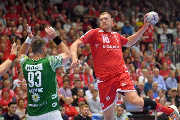 Dainis Kristopans MT Melsungen 10 on throw Mijajlo Marsenic Fuechse Berlin 93 L , GER, MT Melsungen Fuechse Berlin, Handball, 1 Bundesliga, 33 Matchday, Season 2025 2026, 04 06 2026, GER, MT Melsungen Fuechse Berlin, Handball, 1 Bundesliga, 33 Matchday, Season 2025 2026, 04 06 2026 Kassel Copyright: xEibner-Pressefotox xRolandxSippelx EP_RSL