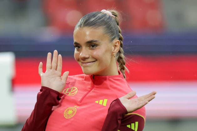 04 06 2026, xgrfx, Football DFB Media Dates, German Womens National Team Press Conference and Final Training v l Selina Cerci German Womens National Team DFL DFB REGULATIONS PROHIBIT ANY USE OF PHOTOGRAPHS as IMAGE SEQUENCES and or QUASI VIDEO Cologne