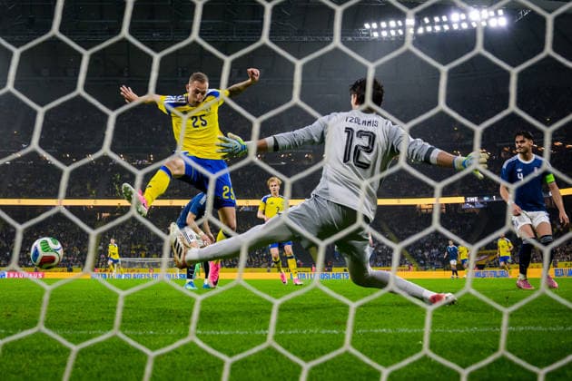260604 Gustaf Nilsson of Sweden scores the 2 1 goal behind goalkeeper Kostas Tzolakis of Greece during the international friendly football match between Sweden and Greece on June 4, 2026 in Stockholm Photo Joel Marklund BILDBYRAN kod JM JM0822 bbeng fotboll football soccer fotball träningslandskamp international friendly sverige sweden sverige a grekland greece  Copyright: JOELxMARKLUND BB260604JM080