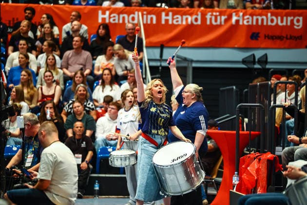 Handball I Men I Season 2025 2026 I Bundesliga I 33 Matchday I HSV Hamburg HSG Wetzlar I 04 06 2026 HSV Hamburg fans beating the drums Copyright: xLobeca RalfxHomburgx