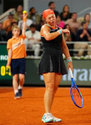 Diana Shnaider reacts French Open Tennis, Day Twelve, Tennis, Roland Garros, Paris, France - 04 Jun 2026Paris Roland Garros France EDITORIAL USE ONLY No use with unauthorised audio, video, data, fixture lists, club league logos or live services. Online in-match use limited to 120 images, no video emulation. No use in betting, games or single club league player publications.  Copyright: xJavierxGarcia Shutterstockx 16906558bu