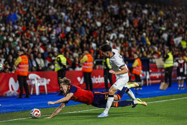 Spain v Iraq - Friendlies A CORUNA, SPAIN - JUNE 04. Jesus Rodriguez of Spain (L) battles for the ball with Zaid Ismail of Iraq during the friendly match between the Spanish national team, Nationalteam and the Iraqi national team at the Riazor Stadium in A Coruna, Spain on June 4, 2026. Pablo Garcia Sacristan Anadolu A Coruna Spain. Editorial use only. Please get in touch for any other usage.  Copyright: x2026xAnadoluxPabloxGarciaxSacristanx