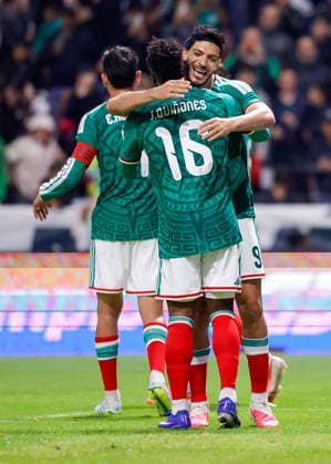 MEXICO NATIONAL TEAM INTERNATIONAL FRIENDLY MEXICO NATIONAL TEAM INTERNATIONAL FRIENDLY MEXICO VS SERBIA 04062026 TOLUCA, ESTADO DE MEXICO, MEXICO Action photo of Julian Quinones 16 and Raul Jimenez 9 of the Mexico National team celebrating a goal against Serbia, during friendly game held at the Estadio Nemesio Diez of Toluca, Estado de Mexico Action photo of Julian Quinones 16 and Raul Jimenez 9 of the Mexico National team celebrating a goal against Serbia, during friendly game held at the Estadio Nemesio Diez of Toluca, Estado de Mexico PHOTO BY IMAGENSHOP AGENCIA FOTOGRAFICA TOLUCA ESTADO DE MEXICO MEXICO Copyright: xYOALIxMARTINEZx