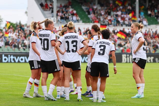 Germany Denmark Laenderspiel U23 Women Leipzig, 04 06 2026, Alfred Kunze Sportpark, Soccer, U23 Women, International match BR GERMANY GER vs DEN DEN 2 0 2 0 , Goal for Germany to 1 0 In the picture goal celebration around goal scorer Julia Landenberger li , 20, GER, RB Leipzig , Picture Point