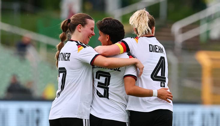 Germany Denmark international U23 Women Leipzig, 04 06 2026, Alfred Kunze Sportpark, Soccer, U23 Women, International match BR GERMANY GER vs DENMARK DEN 2 0 2 0 , Goal for Germany 2 0 In the picture goal celebration around goal scorer Dilara Acikgöz 3, GER, Frankfurt V l Sarah Mattner 7, GER, St Poelten , Dilara Acikgöz 3, GER, Frankfurt and Vanessa Diehm 4, GER, Hoffenheim , Picture Point