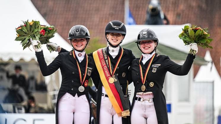 Balve Optimum on Friday, June 5, 2026 FOR EDITORIAL PURPOSES ONLY EDITORIAL USE ONLY p Award ceremony German Championship Dressage Grand Prix U25 2026 on Friday, June 5, 2026 at the Balve Optimum in Balve Copyright SvenjaxHanusch Copyright: SvenjaxHanusch doc865ooh0c9wn163hlx7su ,EDITORIAL USE ONLY Copyright: SvenjaxHanusch
