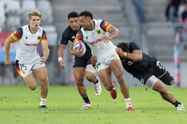 New Zealand Germany, SVNS Rugby World Championship Rob Rush New Zealand tackle Makonnen Amekuedi Germany, 60 , left background Michael Goedeke Germany, 25 and Ngarohi McGarvey Black New Zealand Second group match of the German team against the All Blacks Sevens from New Zealand Third tournament of the SVNS World Championship, Sevens Rugby World Cup from June 5 to 7, 2026 in Bordeaux France Day 1, group matches on June 5, 2026 , Bordeaux Region Nouvelle Aquitaine France Stade Atlantique