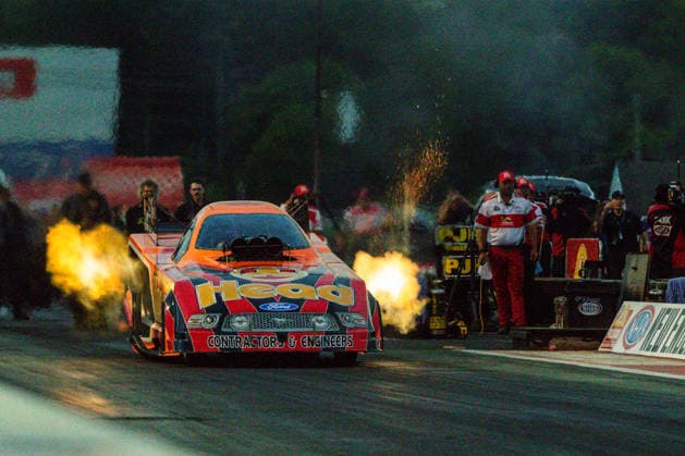 EPPING, NH - JUNE 05: Funny Car driver, Spencer Hyde ( 9) HEAD INC launches off the line during the seconds round of qualifying for the Motorsport, Herren, USA, Dragster Drag Race New England Nationals on June 05, 2026, at New England Dragway in Epping, NH. (Photo by David Hahn Icon Sportswire) AUTO: JUN 05 NHRA New England Nationals EDITORIAL USE ONLY Icon260605017