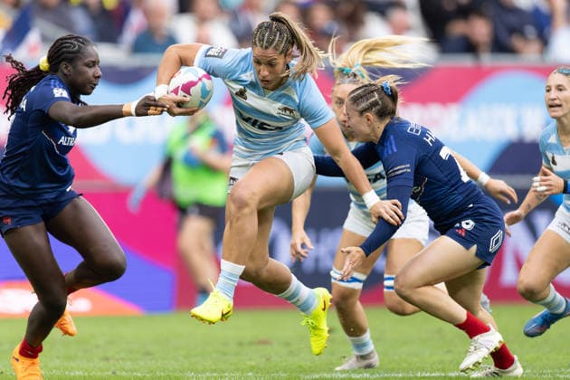 Bordeaux Sevens, SVNS Rugby World Championship Maria Taladrid Argentina tries to escape the French defenders Second group match between France and Argentina Third tournament of the SVNS World Championship, Sevens Rugby World Cup from June 5 to 7, 2026 in Bordeaux France Day 1, group matches on June 5, 2026 , Bordeaux Region Nouvelle Aquitaine France Stade Atlantique