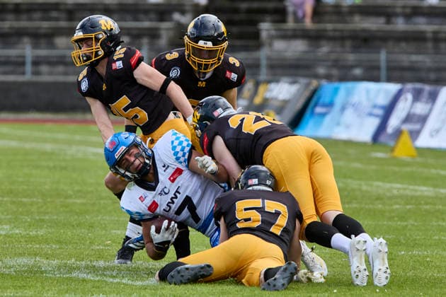 German Football League GFL , Munich Cowboys vs Allgäu Comets, Munich Cowboys, Allgäu Comets, 2026 06 06 in München Städtisches Stadion an der Dantestraße Dantestation QUIGLEY Gabriel Allgäu Comets WR Nr7 ALC7 , HECKMANN Nils Munich Cowboys Defence Back DB Nr15 MUC15 , HUBER Franz Munich Cowboys Defence Back DB Nr3 MUC3 , BUCHBERGER Moritz Munich Cowboys Defence Back DB Nr26 MUC26 , ENGLMANN Vinzent Munich Cowboys Linebacker LB Nr57 MUC57 sportworld München Städtisches Stadion an der Dant Bayern Germany