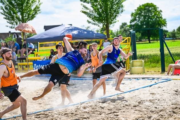 From 03 to 07 June 2026, Neuried Altenheim will once again be transformed into the center of German beach handball At the Aldner Beach Days, around 200 teams and around 10,000 guests will come together and ensure top-class sport, spectacular match scenes and a unique festival atmosphere The photo gallery shows thrilling beach handball action, emotional moments on the pitches and the special atmosphere surrounding Germanys biggest beach handball tournament The tournament includes the German Beach Open GBO competitions and numerous leisure and fun tournaments Beach handball action and the unique atmosphere of the five-day tournament Aldner Beach Days 2026 Germanys biggest beach handball tournament in Neuried Altenheim Copyright: xspeedshotx xDorianfrickx