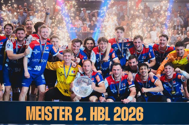 Balingen HBL 25 26 HBW Balingen SG BBM Bietigheim the team of Balingen with the cup, winner photo, Sascha Pfattheicher HBW Balingen , Torhueter Magnus Bierfreund HBW Balingen , Tobias Heinzelmann HBW Balingen Balingen Baden Württemberg Germany