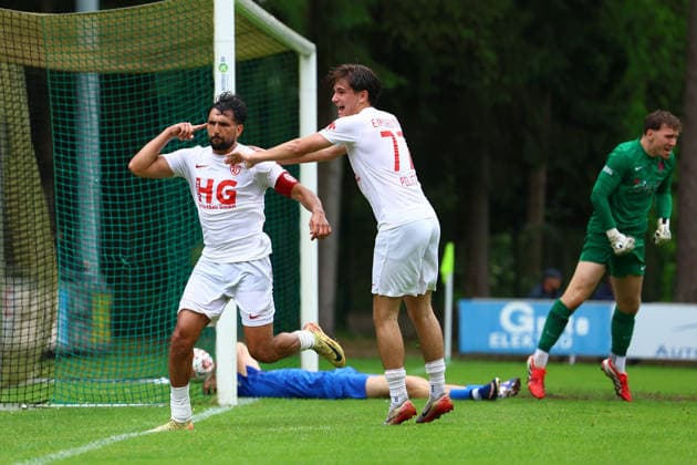 6 Bamo Karim Eimsbütteler TV celebrates his goal with 77 Tom Politz Eimsbütteler TV 2 0 Football I Men I Promotion round to Regionalliga Nord I Season 2025 2026 I 3 Match I Eimsbütteler TV Blumenthaler SV I 07 06 2026 I A pitch Heeslingen