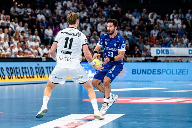 07 06 2026, xdobgx, Handball Daikin HBL, THW Kiel TBV Lemgo Lippe v l Petter Overby Kiel, 11 , Tim Suton TBV Lemgo Lippe, 23 on the ball, plays the ball